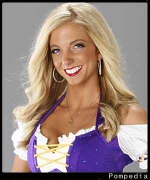 File:Minnesota Vikings Michelle Polzin 2014 Y2.jpg