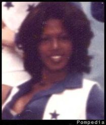 File:Dallas Cowboys Angela Luddington 1977 Y1.jpg