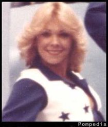 File:Dallas Cowboys Linda Kellum 1977 Y2.jpg