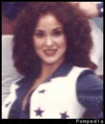 File:Dallas Cowboys Lisa Wittrock 1977 Y1.jpg