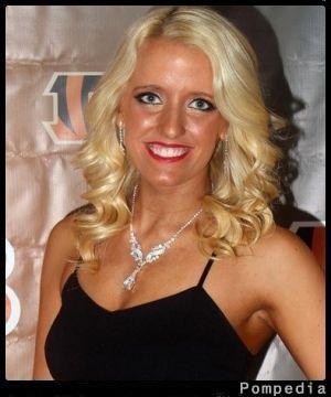 File:Cincinnati Bengals Nicole Tomichek 2016 Y4.jpg