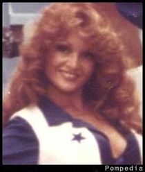File:Dallas Cowboys Suzette Russell 1977 Y1.jpg