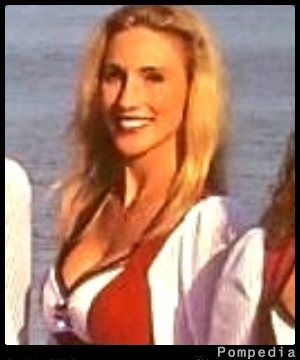 File:Tampa Bay Buccaneers Tayna Coutray 1999 Yx.jpg