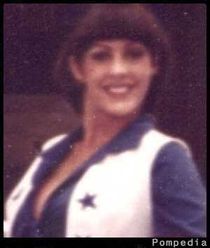 File:Dallas Cowboys Suzette Hash 1977 Y2.jpg