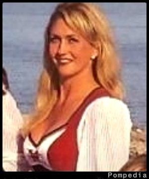 File:Tampa Bay Buccaneers Caroline Still 1999 Yx.jpg