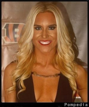 File:Cincinnati Bengals Ashlee Bennett 2016 Y4.jpg