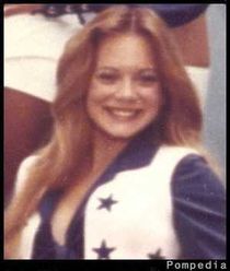 File:Dallas Cowboys Tami Barber 1977 Y1.jpg
