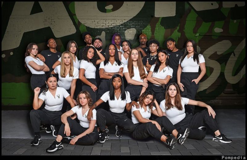 File:Milwaukee Bucks Squad 2021.jpg