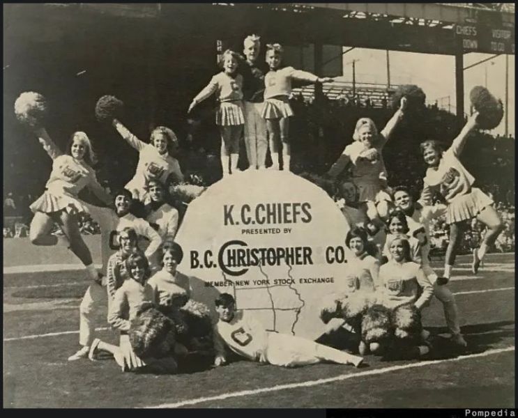 File:Kansas City Chiefs Squad 1966.jpg