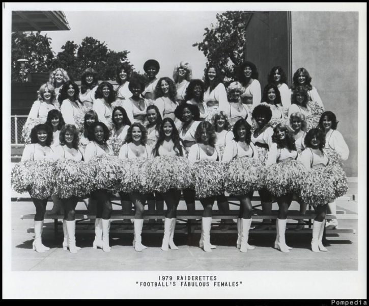 File:Oakland Raiders Squad 1979.jpg