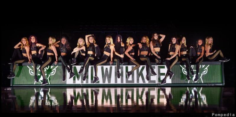 File:Milwaukee Bucks Squad 2016.jpg