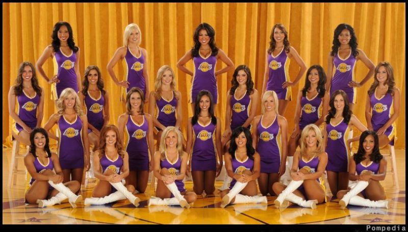 File:Los Angeles Lakers Squad 2013.jpg