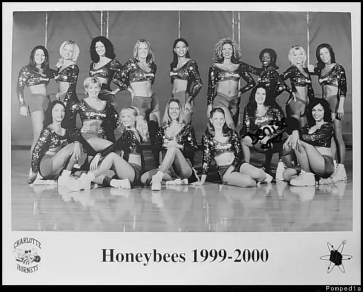File:Charlotte Hornets Squad 1999.jpg