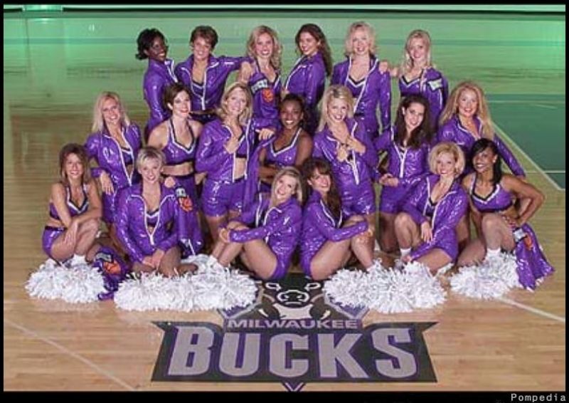 File:Milwaukee Bucks Squad 2001.jpg